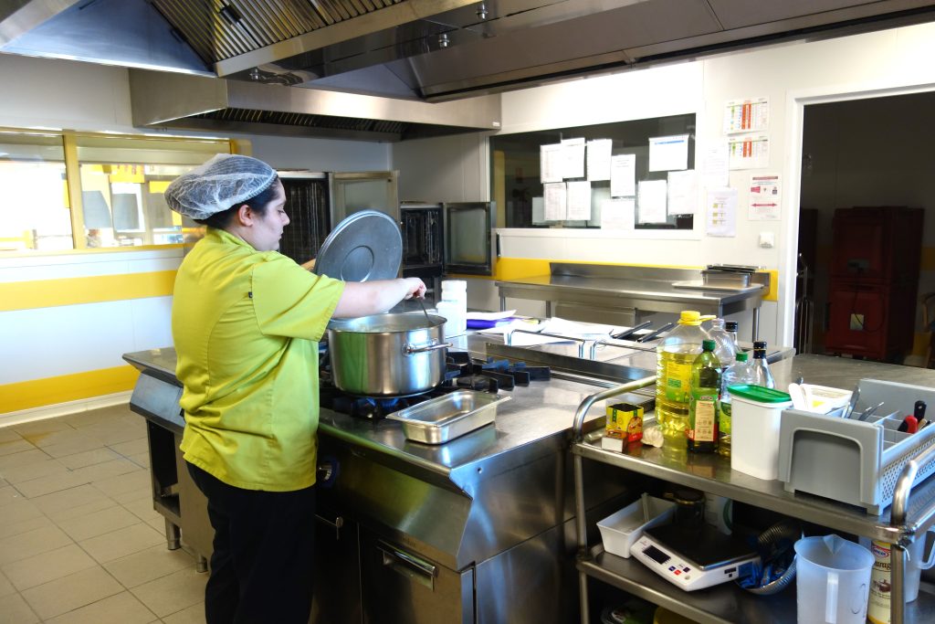 ehpad_cuisiniere