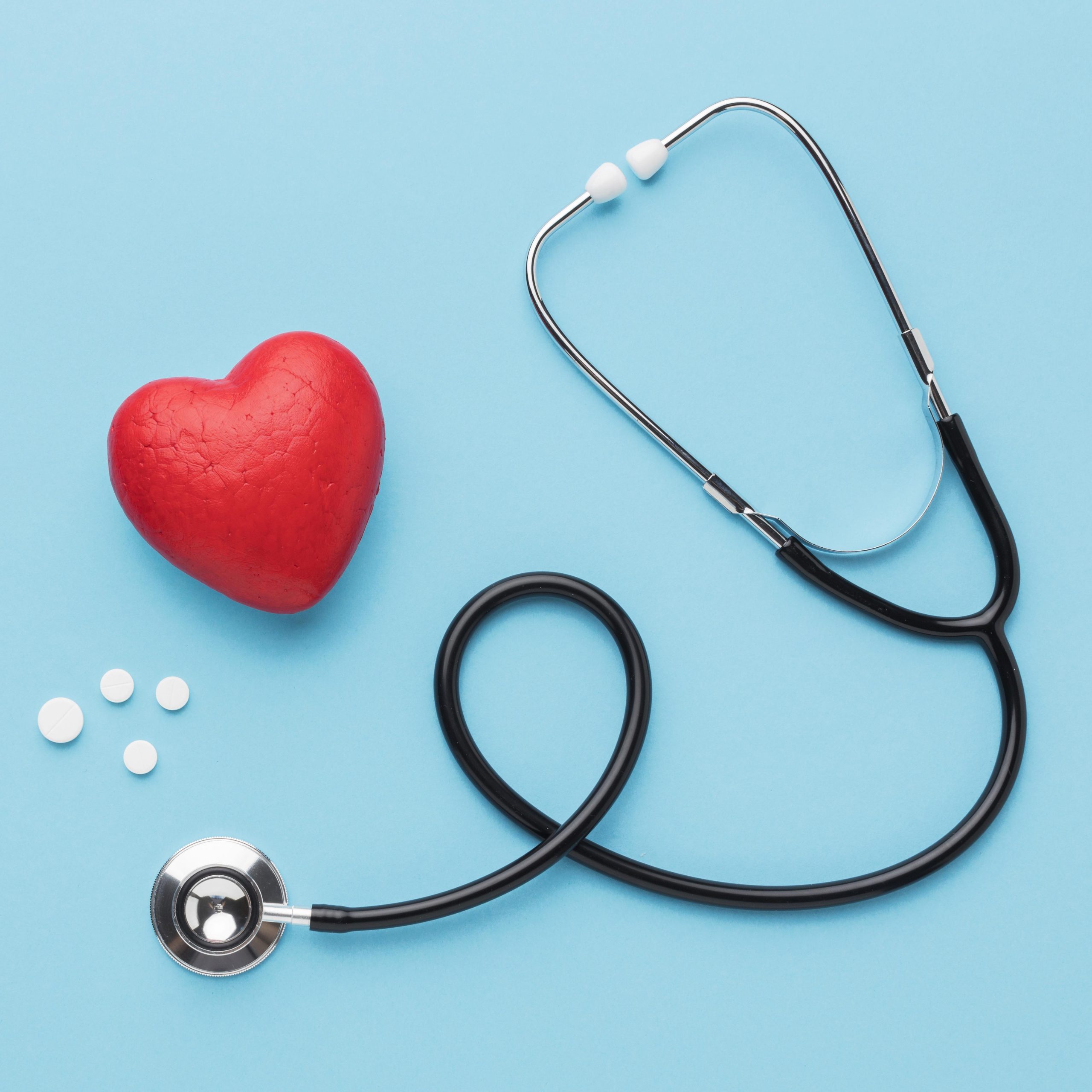 vue-de-dessus-journee-mondiale-du-coeur-avec-stethoscope